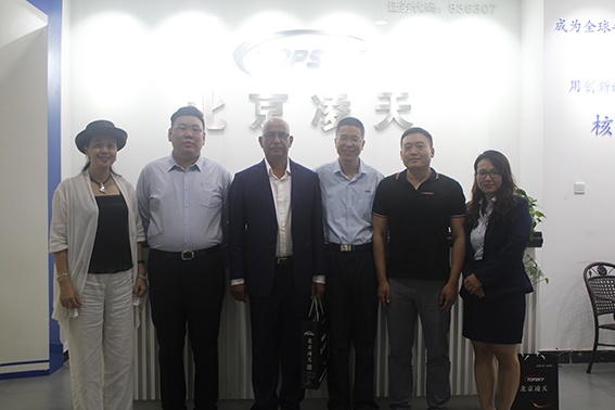 近日，尼日爾防務(wù)部門負(fù)責(zé)人蒞臨北京凌天，專題考察安檢、排爆、反恐等軍用警用技術(shù)裝備。