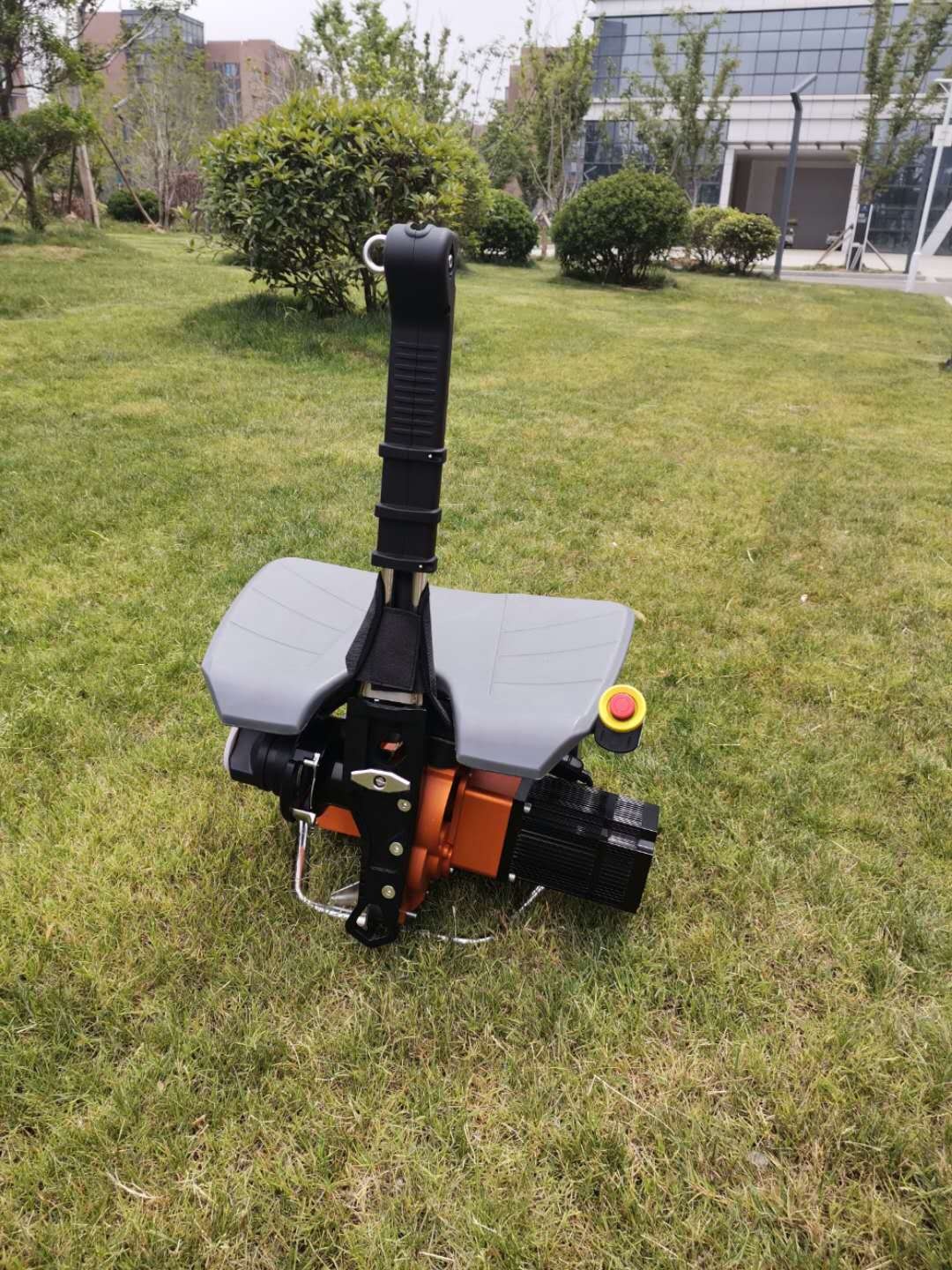 最危險(xiǎn)的救援，理應(yīng)有更安全的裝備，座椅式自動(dòng)升降機(jī)電動(dòng)上升器，專為高層救援，風(fēng)電作業(yè)設(shè)計(jì)